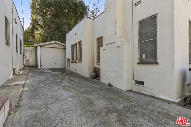 1720 Orchard Avenue, Glendale, CA 91206 — photo 10 of 50