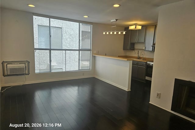11645 Montana Avenue 110, Los Angeles, CA 90049 — photo 3 of 21