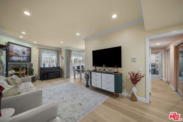 17914 Magnolia Boulevard 130, Encino, CA 91316 — photo 2 of 28