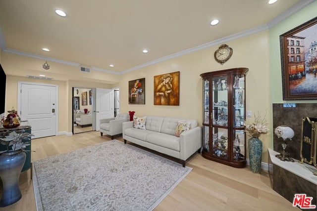 17914 Magnolia Boulevard 130, Encino, CA 91316 — photo 5 of 28