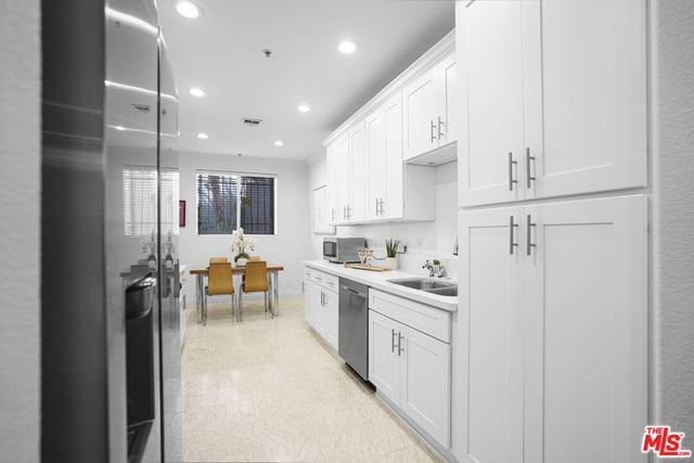 333 Westminster Avenue 104, Los Angeles, CA 90020 — photo 13 of 50