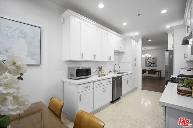 333 Westminster Avenue 104, Los Angeles, CA 90020 — photo 14 of 50