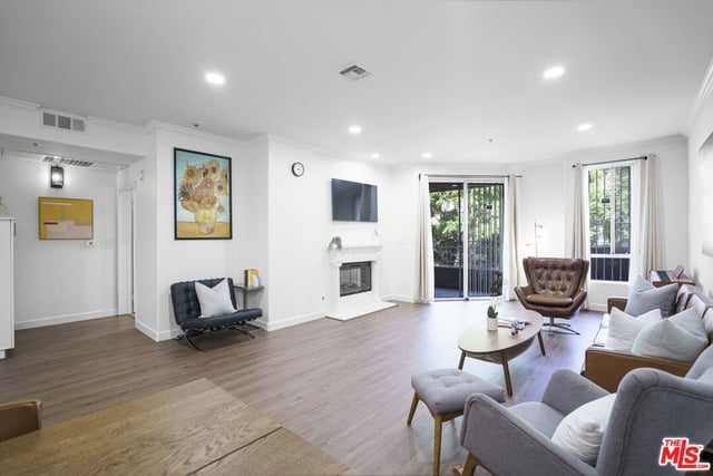333 Westminster Avenue 104, Los Angeles, CA 90020 — photo 2 of 50