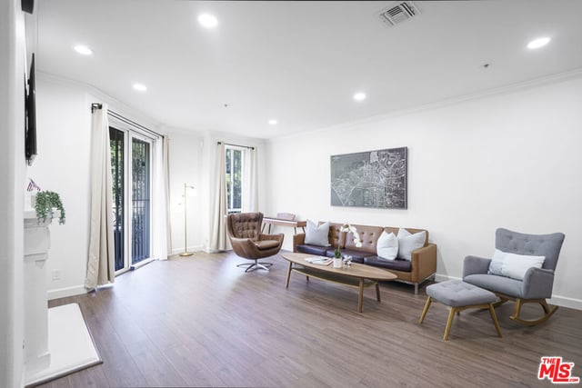 333 Westminster Avenue 104, Los Angeles, CA 90020 — photo 3 of 50