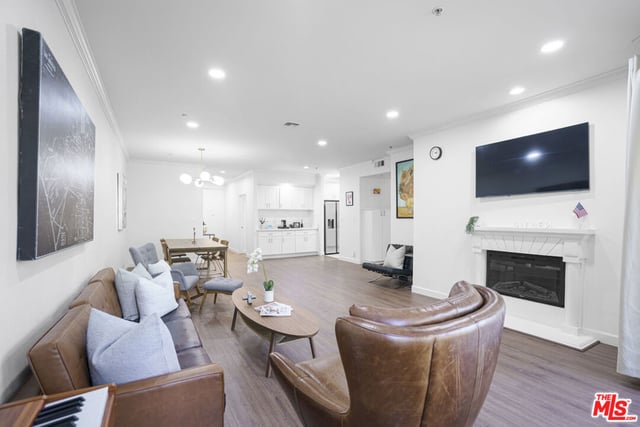 333 Westminster Avenue 104, Los Angeles, CA 90020 — photo 5 of 50