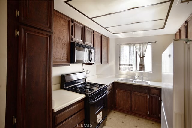 9601 Sylmar Avenue 1, Panorama City, CA 91402 — photo 20 of 38