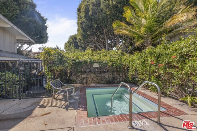 4040 Grand View Boulevard 60, Los Angeles, CA 90066 — photo 22 of 25