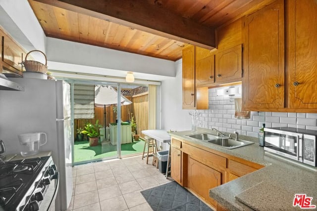 4040 Grand View Boulevard 60, Los Angeles, CA 90066 — photo 9 of 25