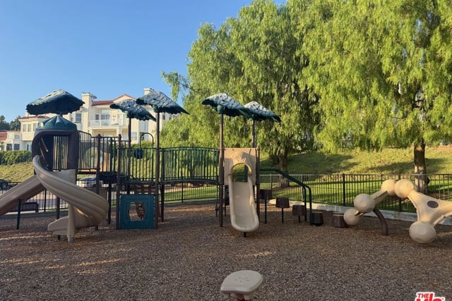 17253 Palisades Circle, Los Angeles, CA 90272 — photo 32 of 35