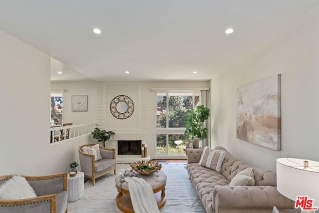 17253 Palisades Circle, Los Angeles, CA 90272 — photo 4 of 35