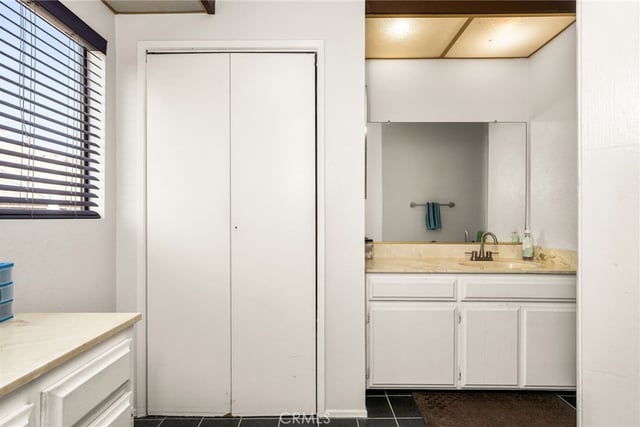 320 W 220th Unit 4, Carson, CA 90745 — photo 33 of 37