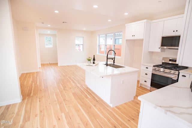 1125 W 2nd Street, Oxnard, CA 93030 — photo 11 of 38