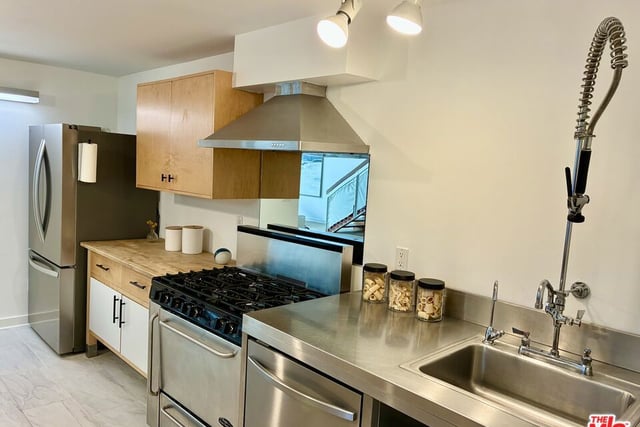 615 Hampton Drive C101, Los Angeles, CA 90291 — photo 4 of 40