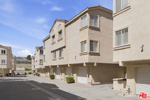 19863 Sandpiper Place 105, Newhall, CA 91321 — photo 29 of 33