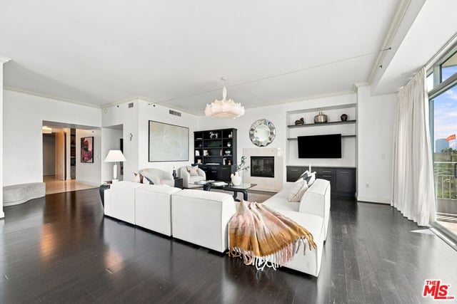 10800 Wilshire Boulevard 403, Los Angeles, CA 90024 — photo 11 of 58