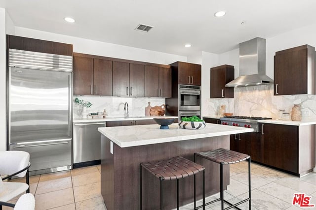 10800 Wilshire Boulevard 403, Los Angeles, CA 90024 — photo 12 of 58