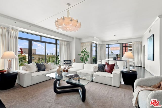 10800 Wilshire Boulevard 403, Los Angeles, CA 90024 — photo 2 of 58