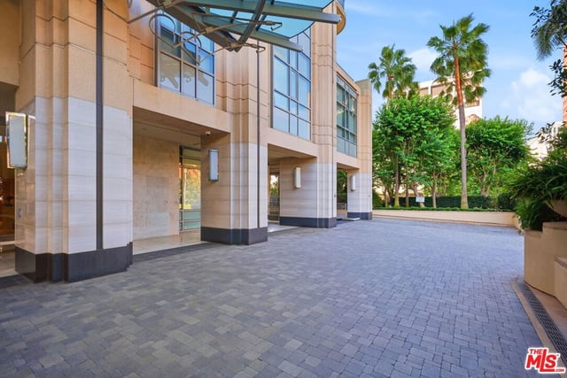 10800 Wilshire Boulevard 403, Los Angeles, CA 90024 — photo 3 of 58