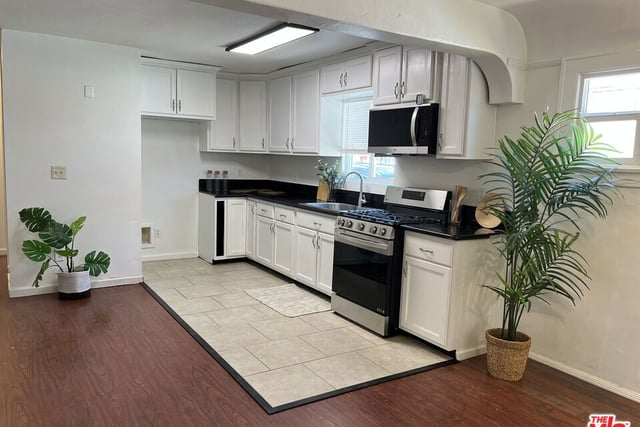 6055 7th Avenue, Los Angeles, CA 90043 — photo 4 of 21