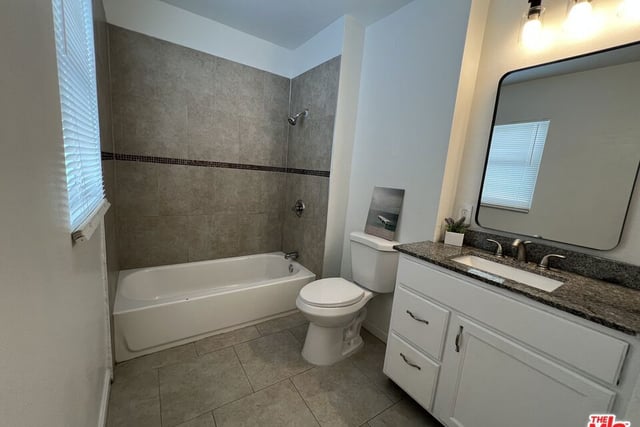 6055 7th Avenue, Los Angeles, CA 90043 — photo 9 of 21
