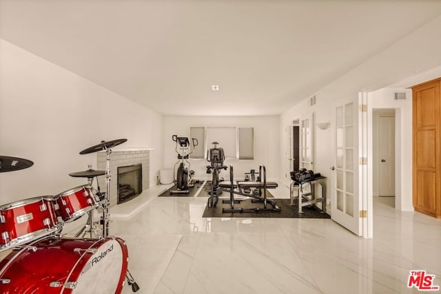 5703 Parkmor Road, Calabasas, CA 91302 — photo 13 of 50
