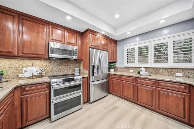 450 San Vicente Boulevard 104, Santa Monica, CA 90402 — photo 10 of 34