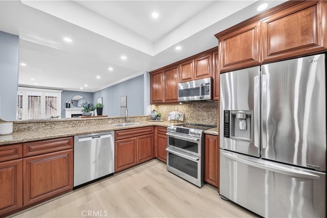 450 San Vicente Boulevard 104, Santa Monica, CA 90402 — photo 11 of 34
