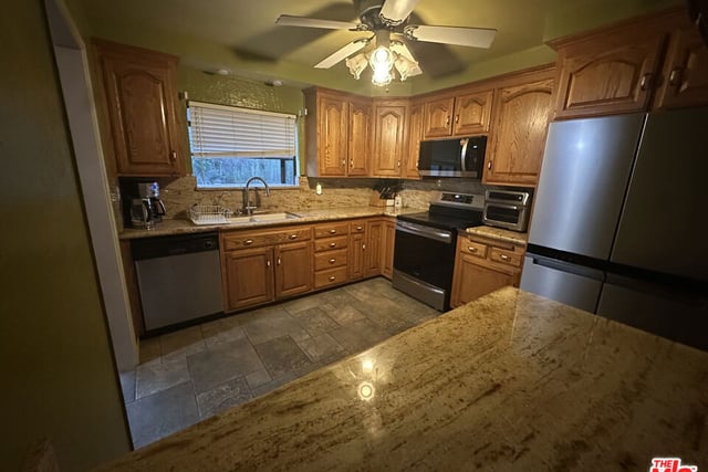 14616 Daisy Meadow Street, Santa Clarita, CA 91387 — photo 3 of 14