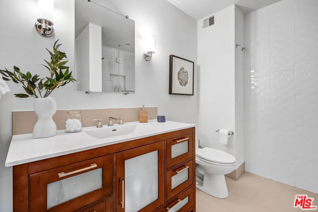 10790 Wilshire Boulevard 404, Los Angeles, CA 90024 — photo 16 of 32
