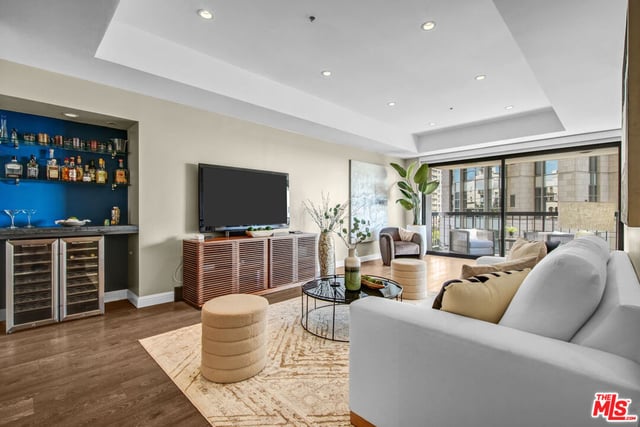 10790 Wilshire Boulevard 404, Los Angeles, CA 90024 — photo 6 of 32
