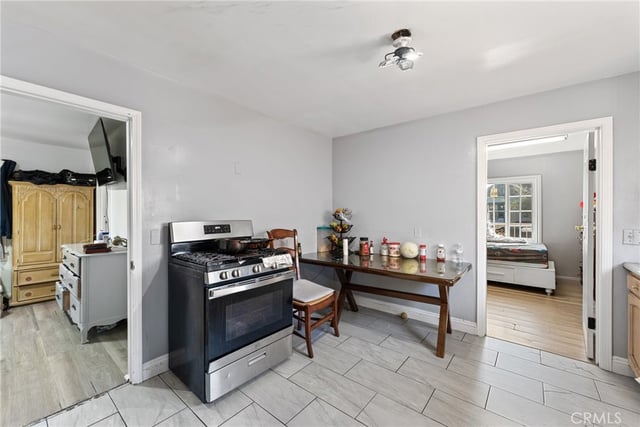 4255 Menlo, Los Angeles, CA 90037 — photo 13 of 23