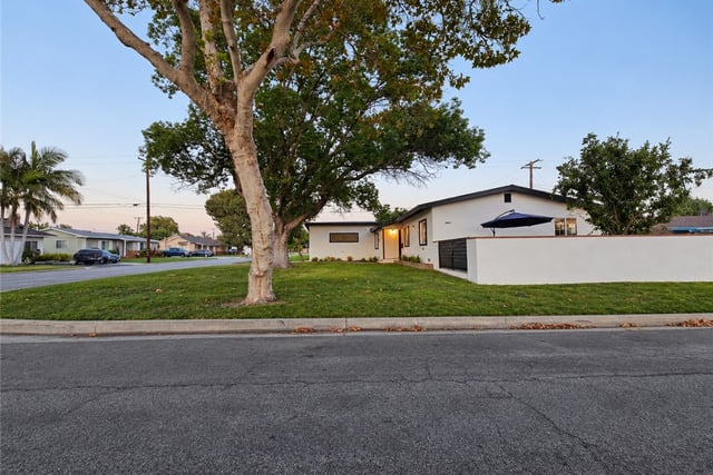 554 W Verness Street, Covina, CA 91723 — photo 4 of 41
