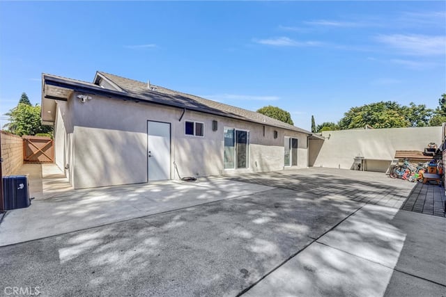 15012 Wyandotte, Los Angeles, CA 91405 — photo 10 of 59