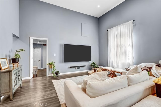15012 Wyandotte, Los Angeles, CA 91405 — photo 12 of 59