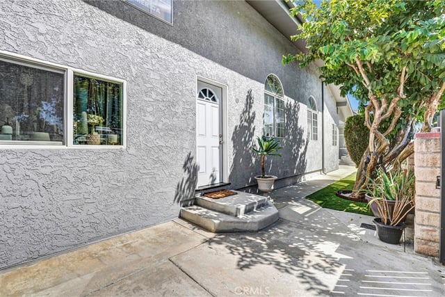15012 Wyandotte, Los Angeles, CA 91405 — photo 15 of 59