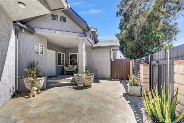 15012 Wyandotte, Los Angeles, CA 91405 — photo 17 of 59