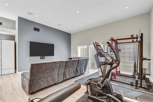 15012 Wyandotte, Los Angeles, CA 91405 — photo 34 of 59