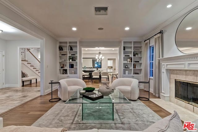 4135 Nagle Avenue, Los Angeles, CA 91423 — photo 10 of 31