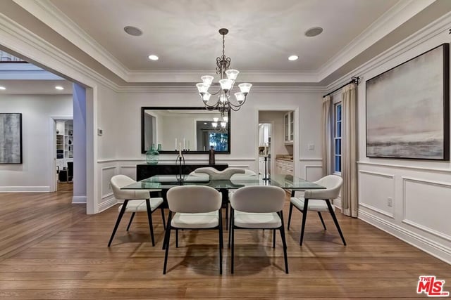 4135 Nagle Avenue, Los Angeles, CA 91423 — photo 11 of 31