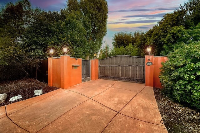 23254 Hatteras, Woodland Hills, CA 91367 — photo 8 of 75