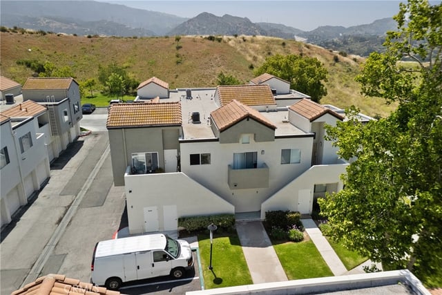 21200 Trumpet 205, Newhall, CA 91321 — photo 6 of 41