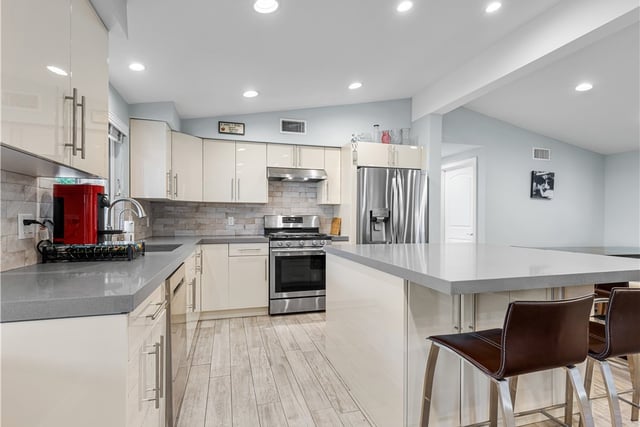 8811 Canoga 417, Canoga Park, CA 91304 — photo 4 of 33