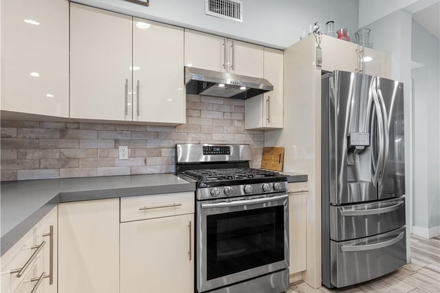 8811 Canoga 417, Canoga Park, CA 91304 — photo 5 of 33