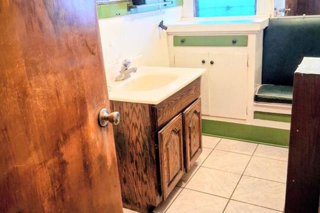 4219 Kenwood Avenue, Los Angeles, CA 90037 — photo 13 of 34