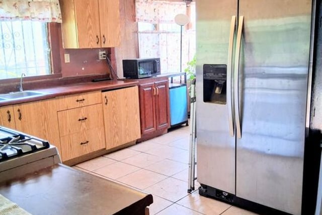 4219 Kenwood Avenue, Los Angeles, CA 90037 — photo 8 of 34