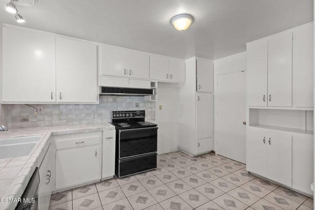 1654 Edgewater Lane, Camarillo, CA 93010 — photo 13 of 43