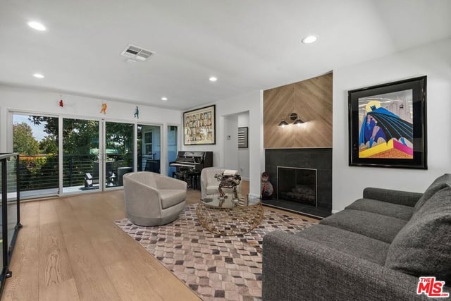 3304 Shelby Drive, Los Angeles, CA 90034 — photo 4 of 33