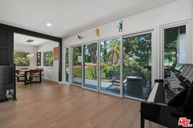 3304 Shelby Drive, Los Angeles, CA 90034 — photo 8 of 33