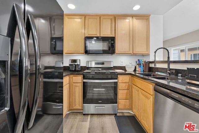 4600 Don Lorenzo Drive 4, Los Angeles, CA 90008 — photo 12 of 38