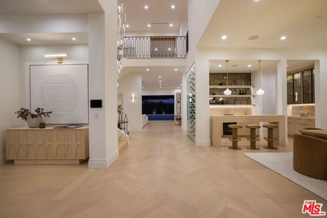 12041 Coyne Street, Los Angeles, CA 90049 — photo 3 of 47